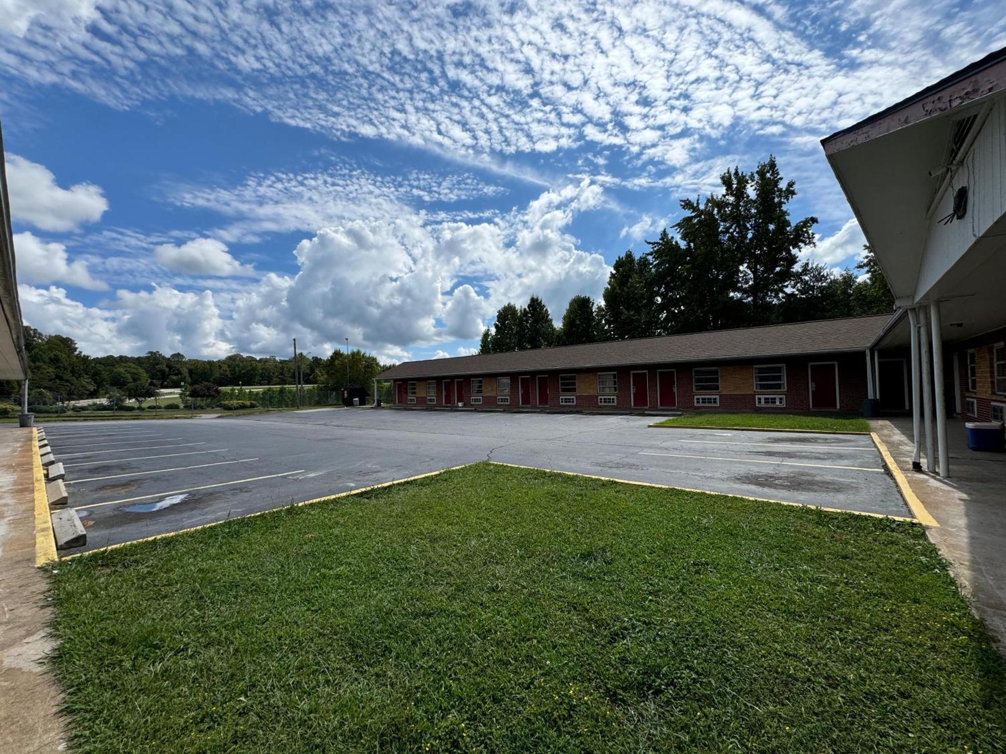 Travel Inn By Oyo Danville Us-29 Exterior foto